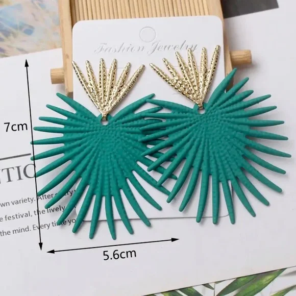 🌟 Green Leaf Big Earrings - Picture 3 of 3